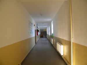 interior scoala stroesti.jpg